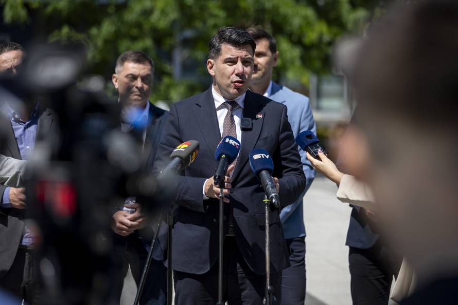 Osijek: Press konferencija Nikole Grmoje