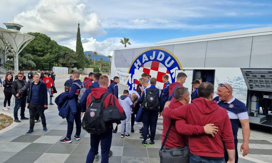 VIDEO 5000 navijača dočekalo Hajdukove tiće na splitskoj Rivi