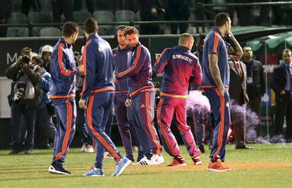 Odgođen derbi Olympiakosa i PAO-a: Huligani gađali igrače