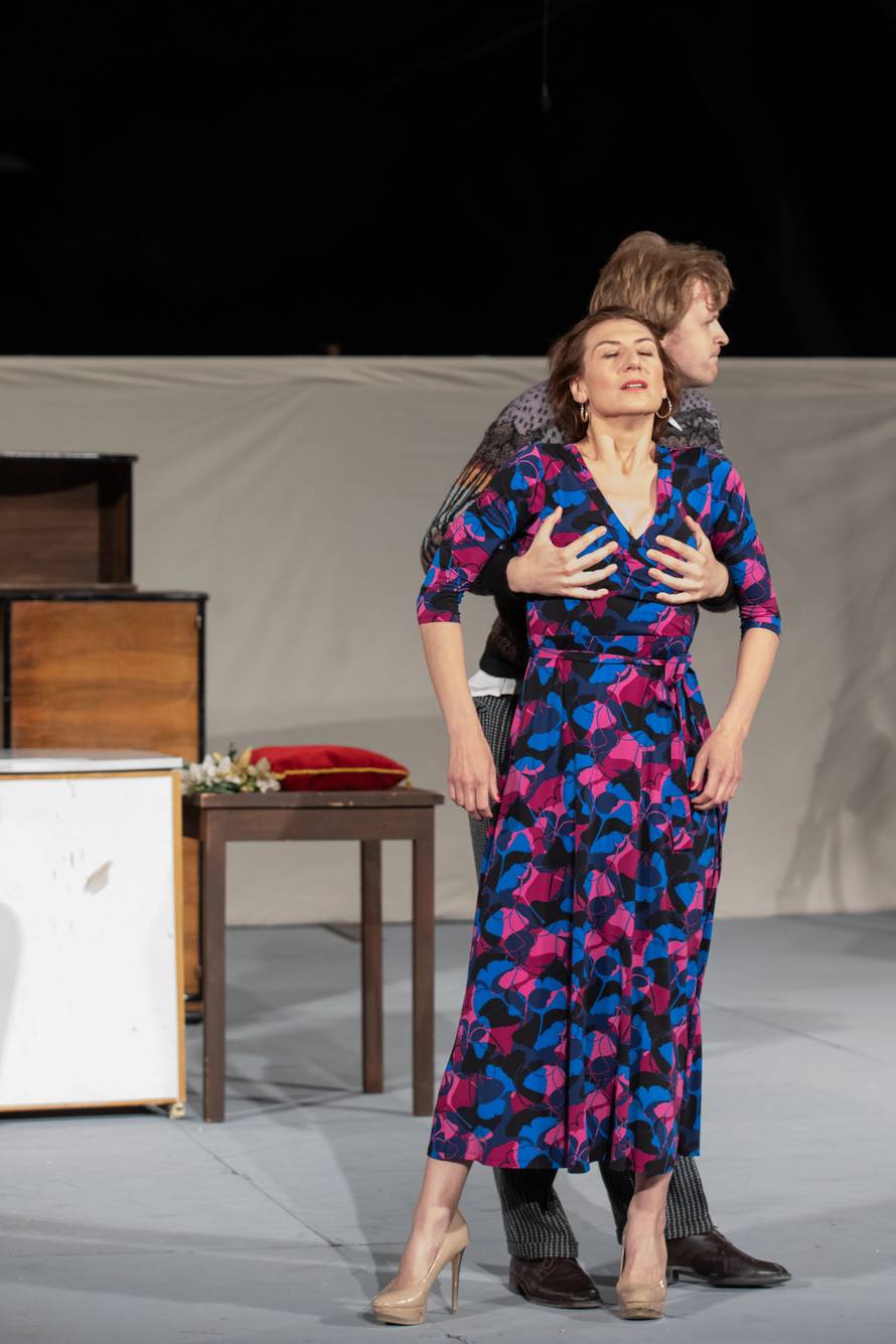 Dubrovnik: U parku Gradac odigrana predstava tri sestre u slopu 71. Dubrovačkih ljetnih igara