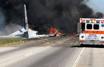 SAD: Devetero ljudi poginulo je u padu vojnog zrakoplova