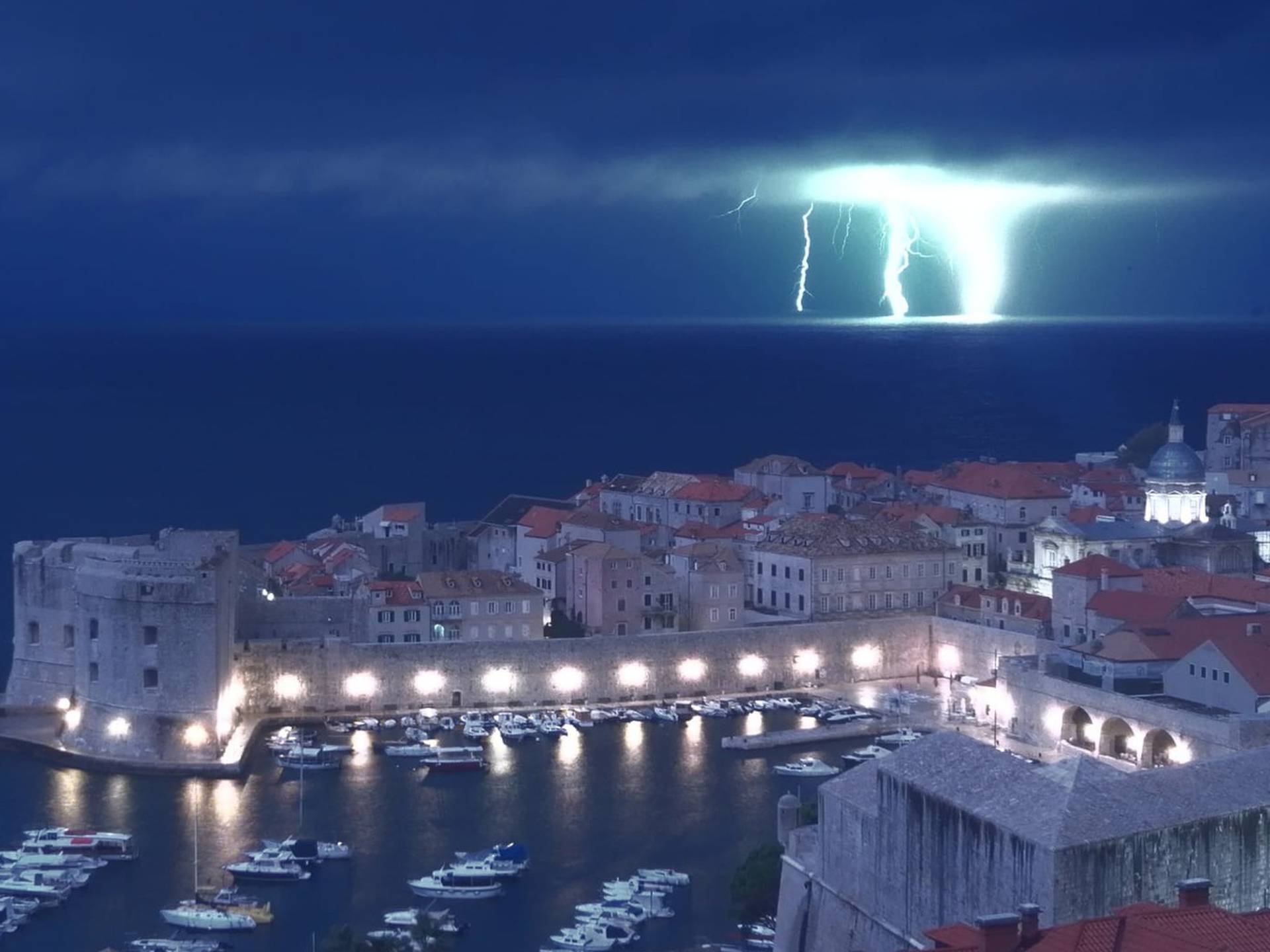 Nebo iznad Dubrovnika: Čekao sam pravi moment pa opalio!