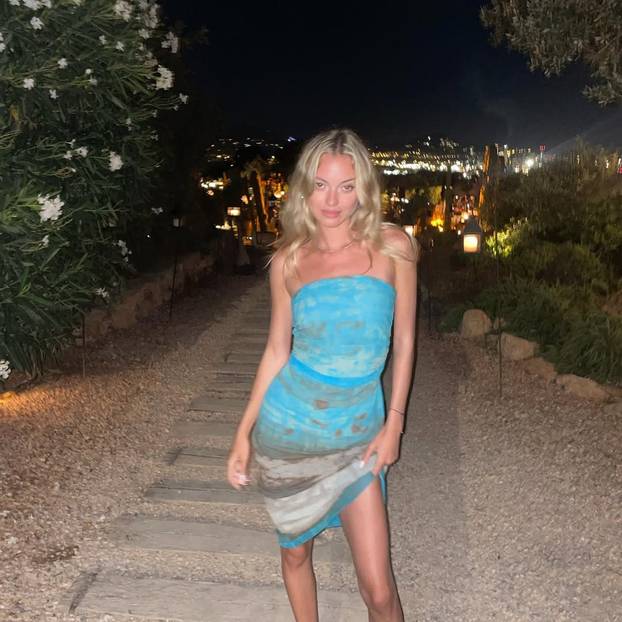 FOTO Nova djevojka Orlanda Blooma voli se fotkati u tangama: Evo kako joj stoje...