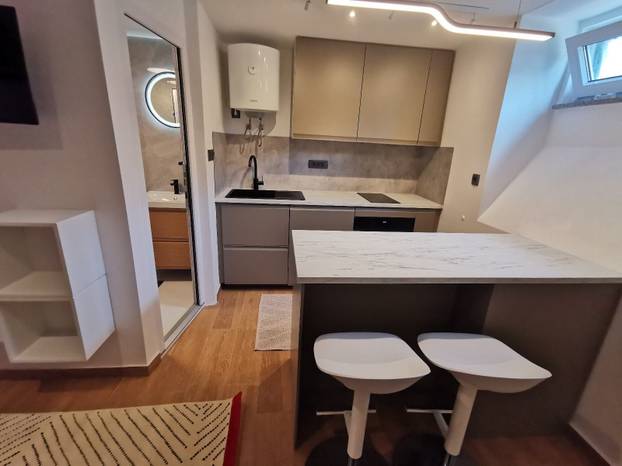 FOTO Osvanuo oglas, 16 m2 u Zagrebu za 84.000 eura. Ljudi pišu: 'Pa to je podrum, suludo!'