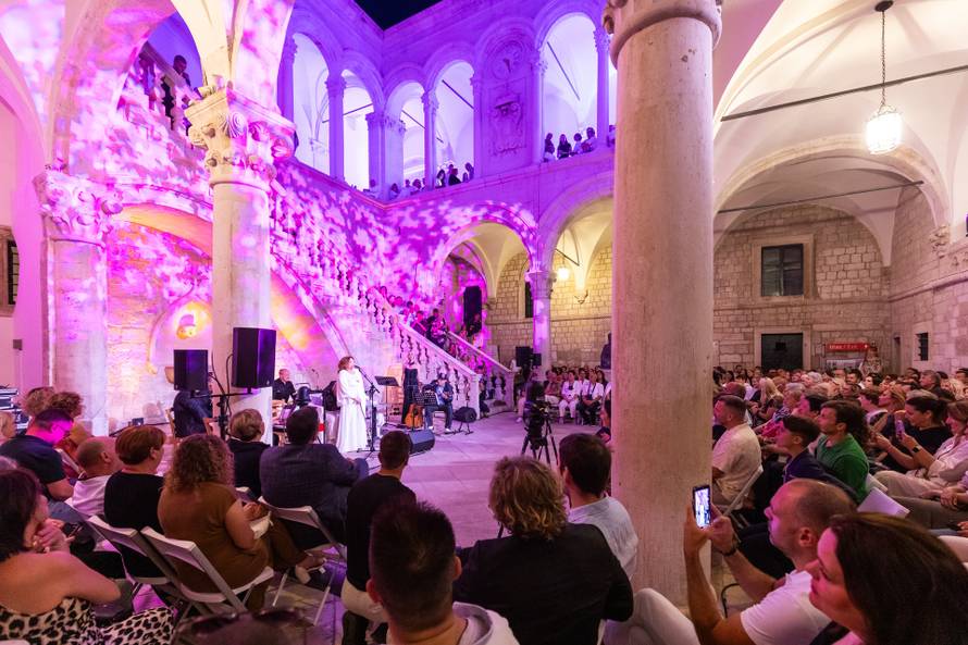 Prvi dubrovački oproštajni koncert Tereze Kesovije