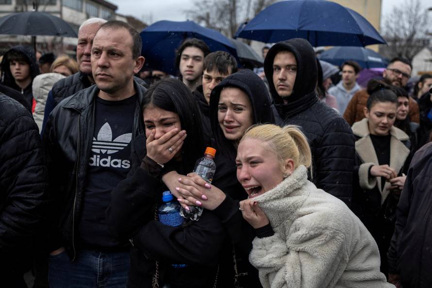 Community grieves after deadly nightclub fire in Kocani