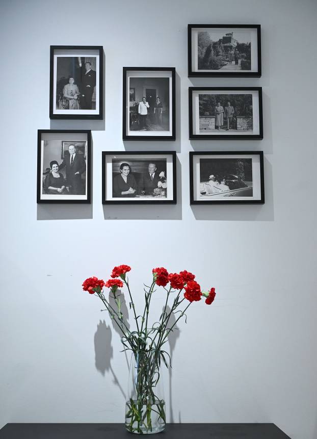 Zagreb: U Srpskom  kulturnom centru, fondacija Jovanka Broz održava izložbu haljina i torbi