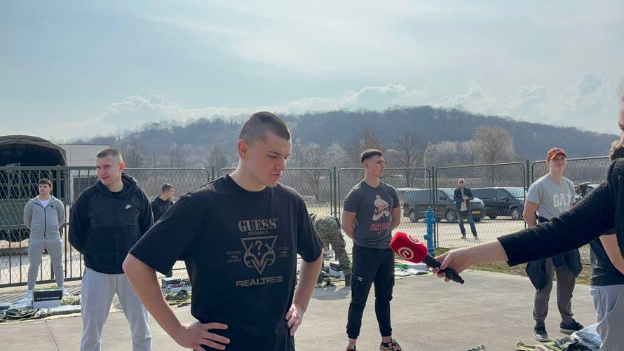 Prvi dan vojnog roka u Slunju