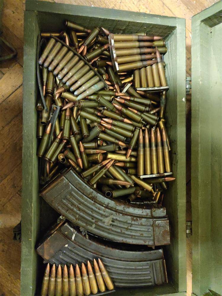 U kući muškarca(45) pronašli i oduzeli veću količinu oružja