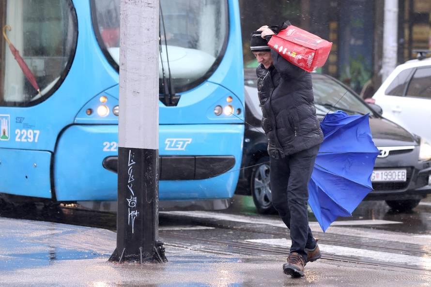 Zagreb: Olujni vjetar ne prestaje