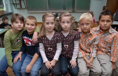 Ogulin: Isti razred pohađa tri para blizanaca prvašića