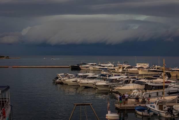 Novalja: Dolazak olujnog nevremena nad Novalju