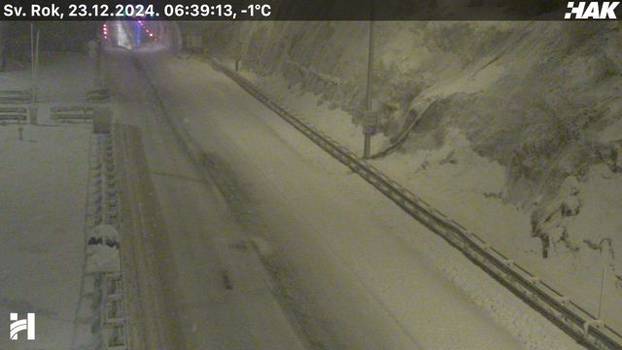 FOTO Snijeg zameo Hrvatsku! Pogledajte kako izgledaju ceste. Zbog mećave su zatvorili dio A1