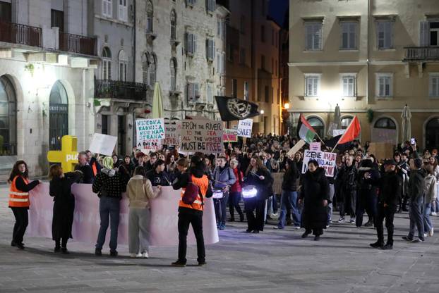Pula: 4. Noćni marš u Puli pod parolom Žene - kičma otpora