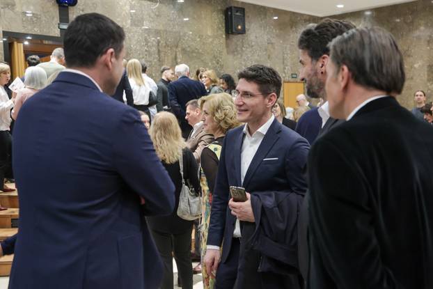 Zagreb: Poznate osobe na premijeri komedije "Papučari" autora Mire Gavrana, u režiji Mladene Gavran