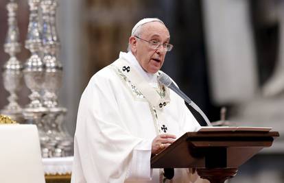 Papa potvrdio: Svećenici će opraštati ženama pobačaje