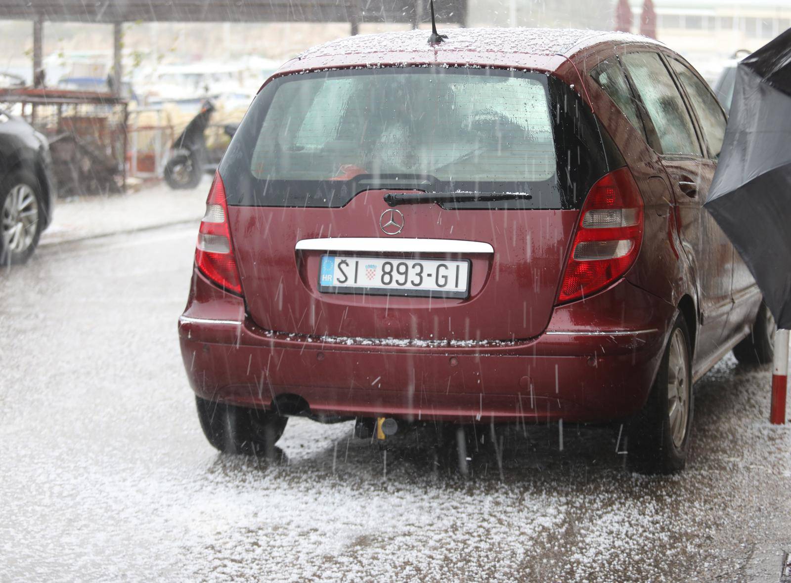 Jaka tuča iznenadila je Šibenik i okolicu