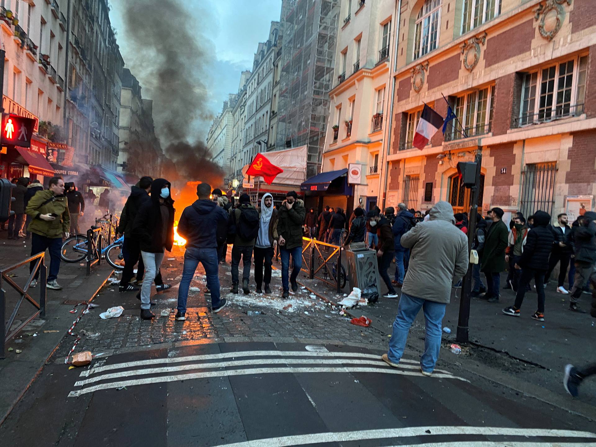 Gunshots fired in central Paris