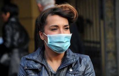 'Ili ima gripu ili je preružna da hoda bez maske na licu'