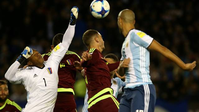 Soccer Football - 2018 World Cup Qualifiers - Argentina v Venezuela - Monumental stadium, Buenos Aires, Argentina