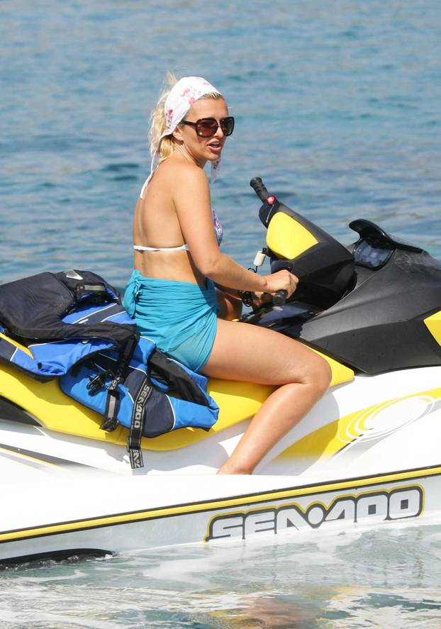 ARHIVA - Snježana Mehun provozala jet skijem sina Dina, a potom i Marka Grubnića