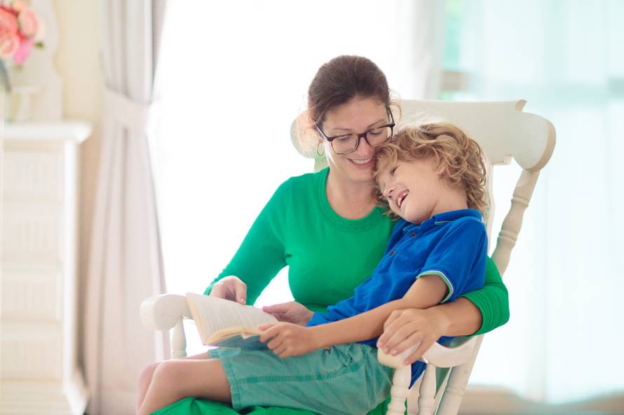 Kakve su horoskopske majke: Od Vage nema boljeg roditelja, mama Jarac ima jasna pravila...