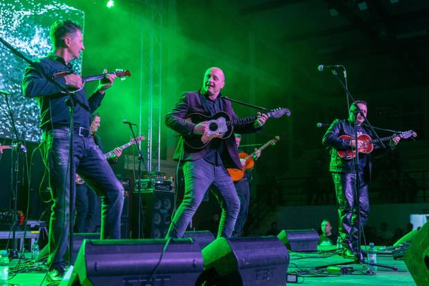 Županja: 13. božićni koncert Opće Opasnosti i prijatelja