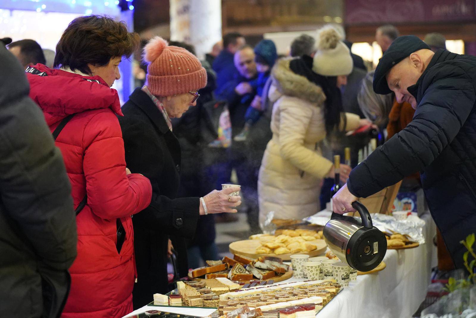 Zagreb: HOK dijeli pšenicu poslovnim partnerima