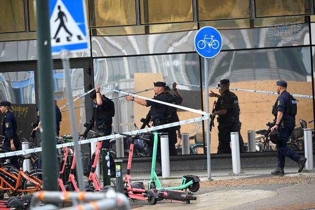 Shooting at Emporia Shopping Center in Malmo