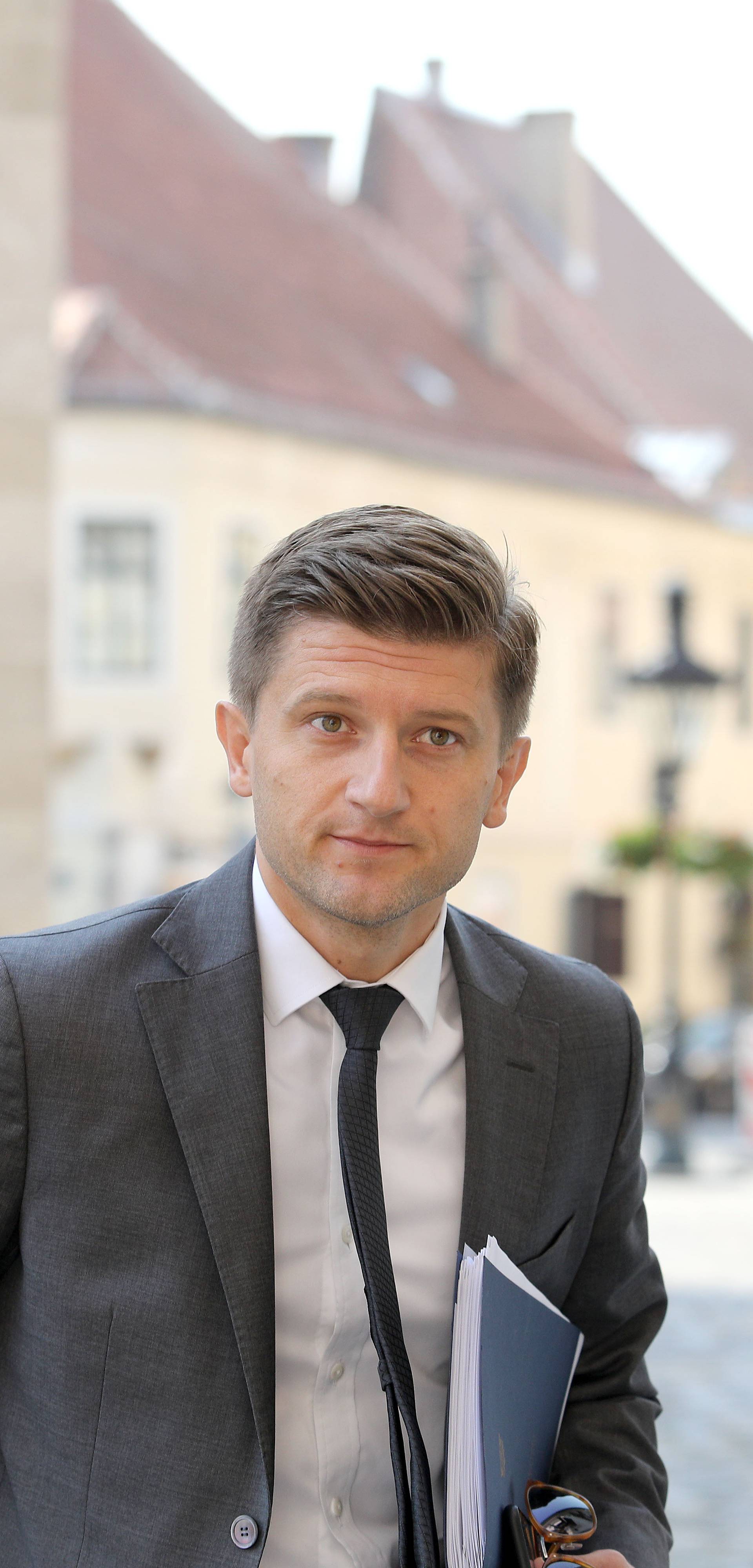 Zagreb: Ministri dolaze na sjednicu Vlade RH