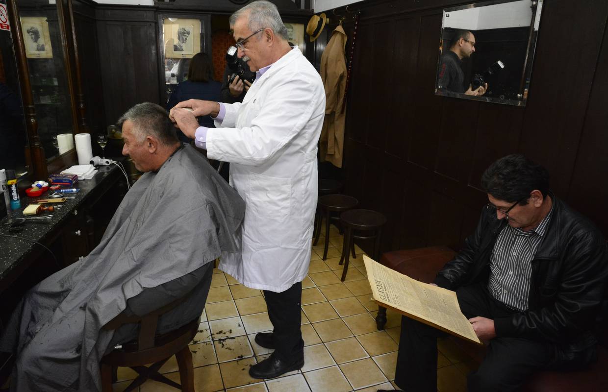 Najstarija brijačnica u Slavoniji ponovno je otvorila svoja vrata