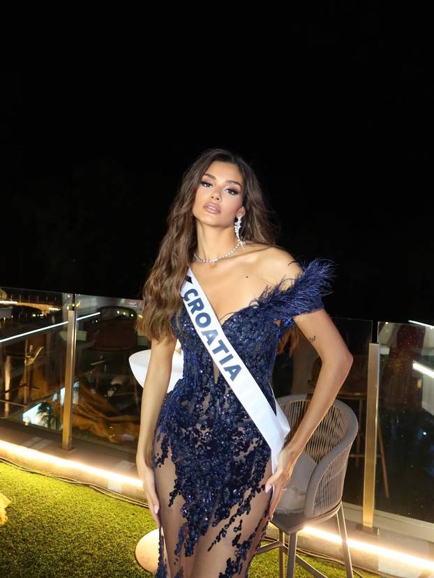 FOTO Svi outfiti naše missice: Evo u kojim se kombinacijama do sada predstavila s lentom