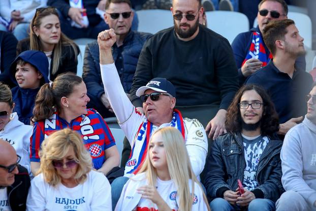 Split: Navijači na tribinama prate utakmicu Hajduk - Dinamo 