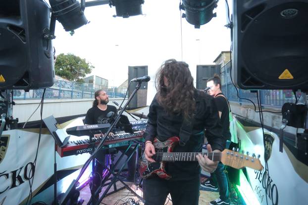 Osijek: Rock bend Echoes zabavljao Osječane na prvom pokretnom koncertu