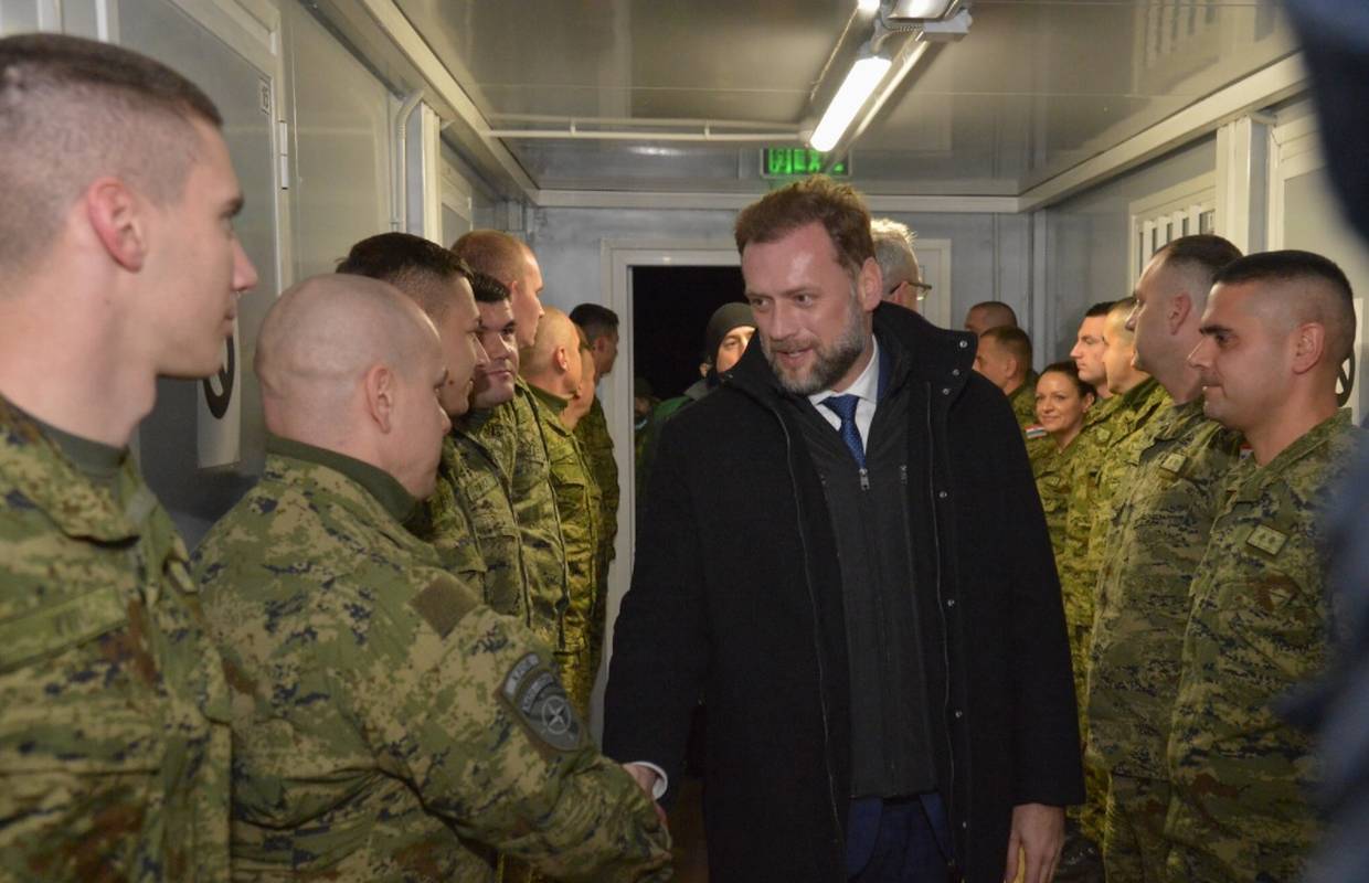 Ministar obrane susreo se s hrvatskim vojnicima na Kosovu