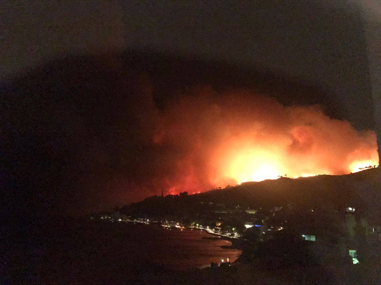 Kanader pomaže u gašenju, u Makarsku stiže i 150 vojnika