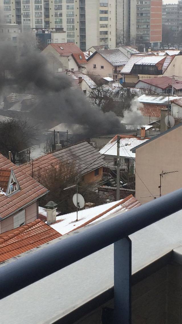 Drama: Ugašen požar na kući, vlasnika su prevezli u bolnicu