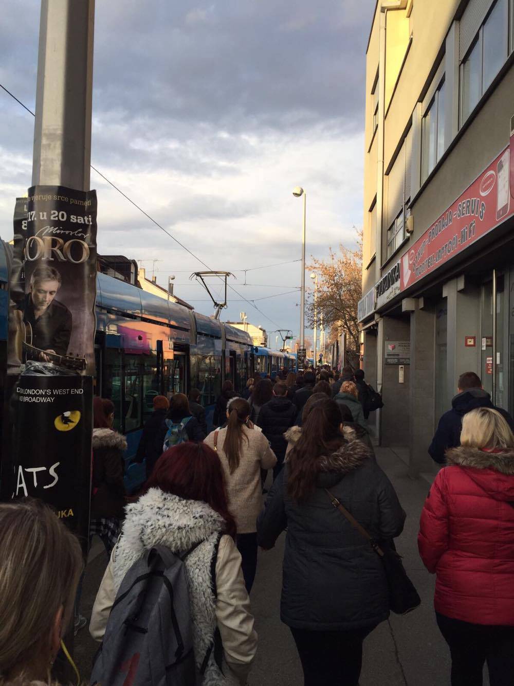 U sudaru kombija i tramvaja u Dubravi jedna osoba ozlijeđena