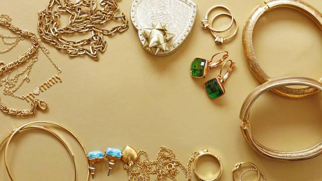 Zlatni nakit ne morate prodavati – iskoristite njegovu vrijednost uz Auro Domus