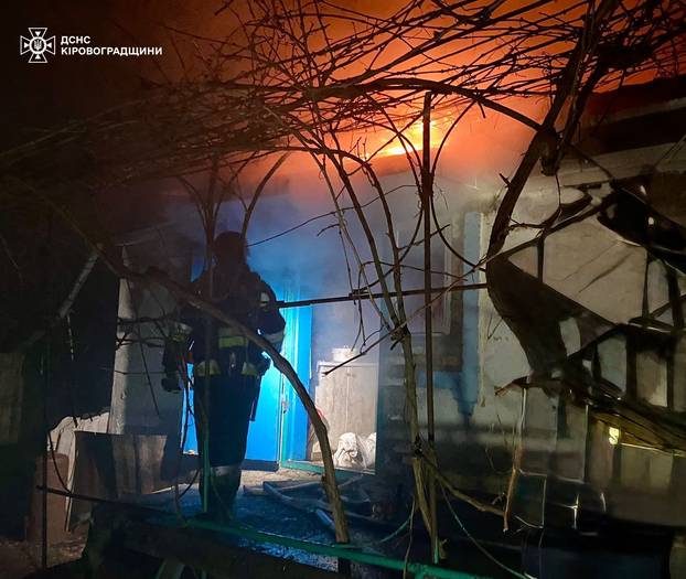 FOTO Rusi uoči pregovora o miru zasuli Ukrajinu raketama i dronovima:  Ubili su više civila...