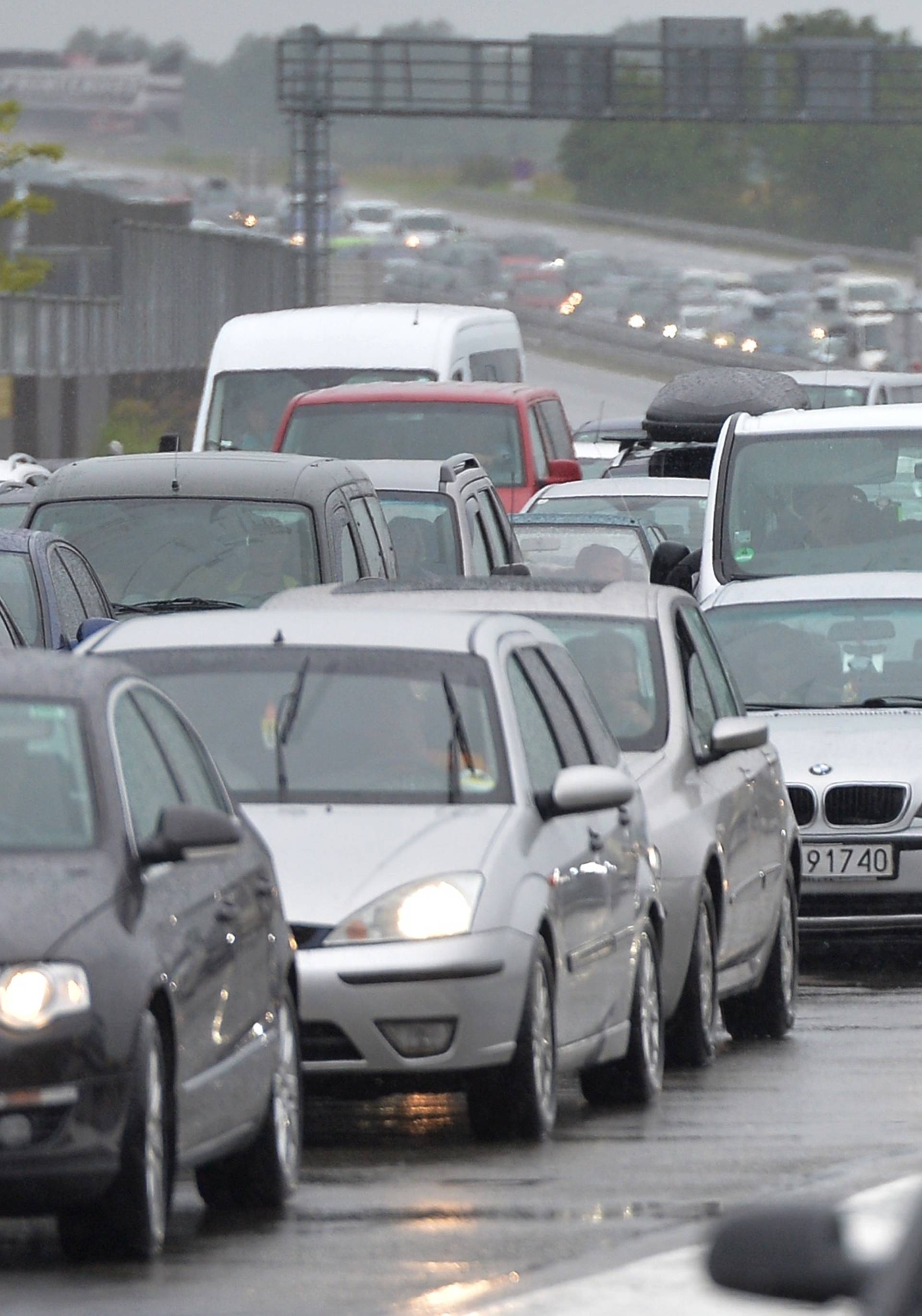 Kolona prema Splitu je 11 km, Paški most otvoren za promet