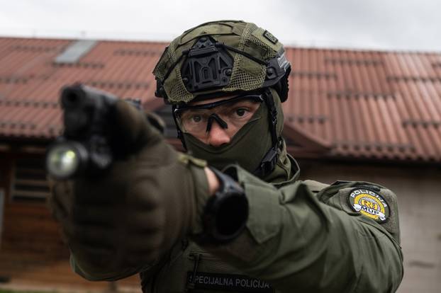 FOTO Counter-strike na hrvatski način! Pogledajte vježbu vojne policije i specijalaca iz MUP-a