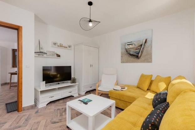 FOTO Vila na Krku ima grijani bazen sa slanom vodom i ljetnu kuhinju, a cijena? Ma, sitnica...