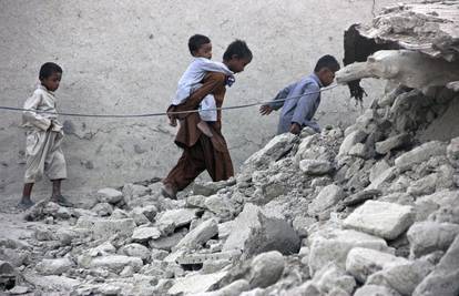 Broj poginulih u potresu u Pakistanu povećao se na 350 