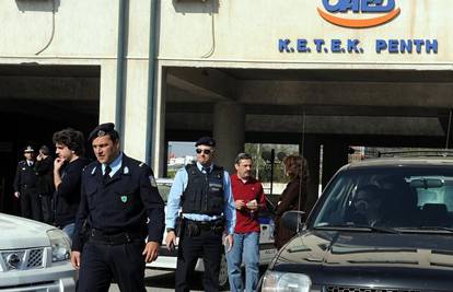 Grčka: Izrešetan policajac dok je čuvao svjedokinju
