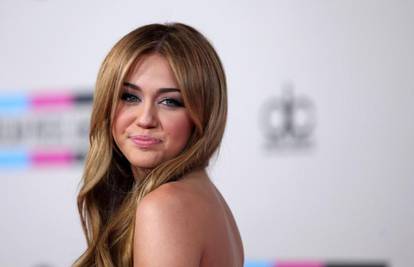 Miley Cyrus opsjednuta je s novim singlom Britney Spears