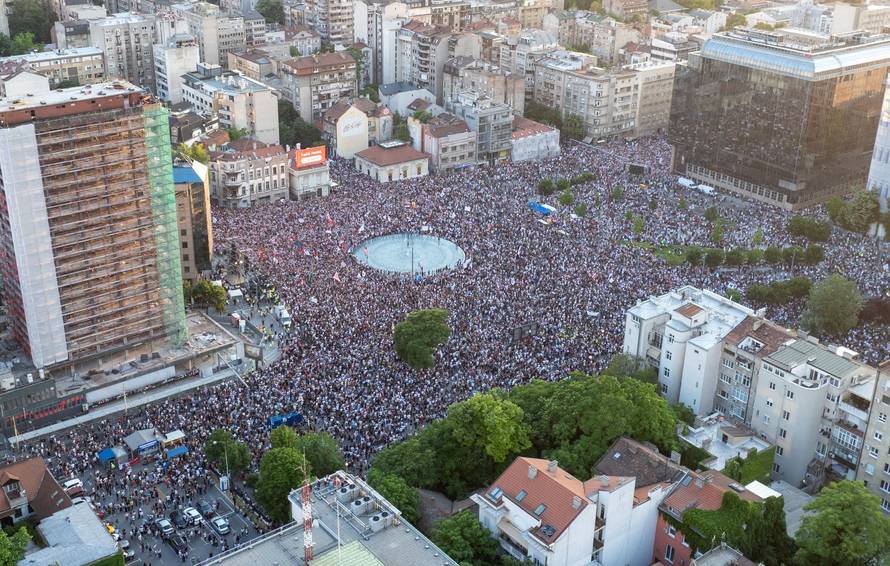 Beograd: Pogled iz zraka na Trg Slavija gdje se održava prosvjed građana i studenata