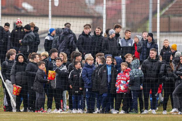 Bjelovar i Dinamo sastali se u osmini finala Hrvatskog nogometnog kupa, zagrijavanje