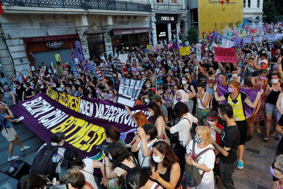 Prosvjedi protiv izlaska iz Istanbulske konvencije diljem Turske: 'To je korak unazad'