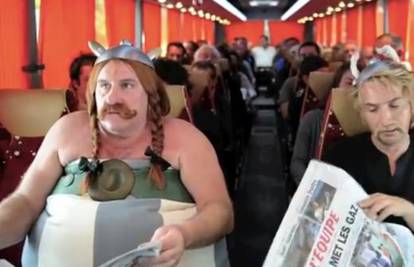 Depardieu snimio parodiju na račun svog mokrenja u avionu